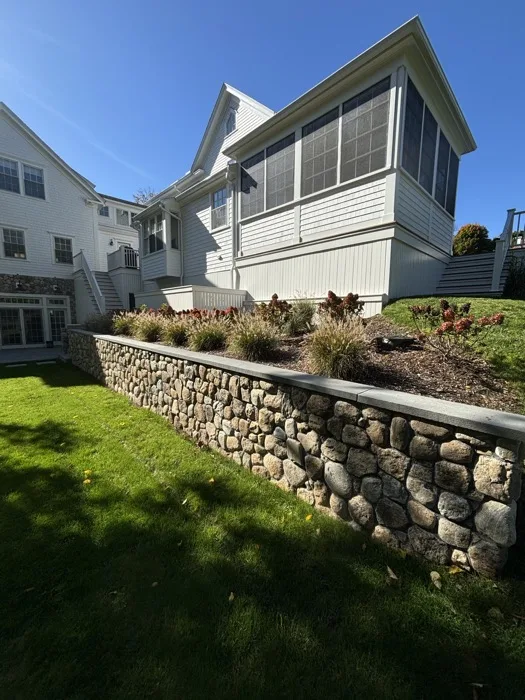 Natural stone retaining wall